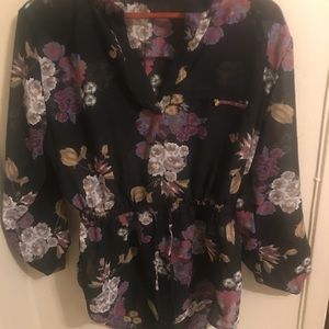 🌻Black floral tunic blouse🌻